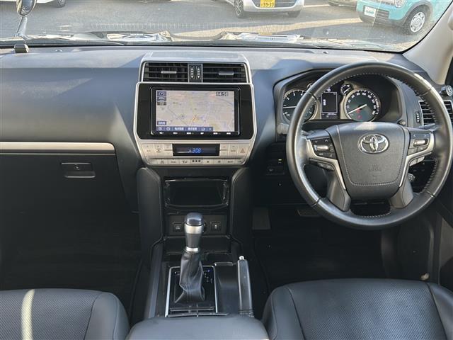 ランドクルーザープラド ＴＸ　Ｌパッケージ・ブラックエディション　純正９インチナビ　地デジＴＶ　専用ブラックホイール　レザーシート　シートヒーター　ベンチレーション　セーフティセンス　レーダークルーズコントロール　バックカメラ　Ｂｌｅｕｔｏｏｔｈ　ＣＤ　ＤＶＤ（2枚目）