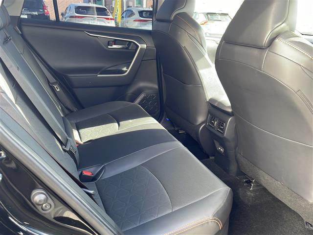 RAV4 ハイブリッドアドベンチャー 10.5インチナビ 地デジTV 大型サンルーフ 全周囲カメラ TRDフロントロアガーニッシュ デジタルインナーミラー 純正19インチAW ブラインドスポットモニター 2.0ETC TRDマッドフラップ(26枚目)