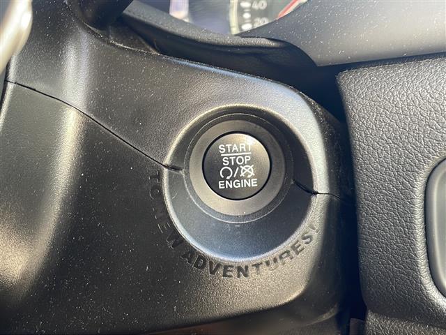 ジープ・レネゲード リミテッド 純正ナビ 地デジTV 前車追従クルーズコントロール クラッシュミティゲーション レザーシート 純正16インチAW LEDヘッドライト スマートキー スペアキー 保証書 取説 ワンオーナー(18枚目)