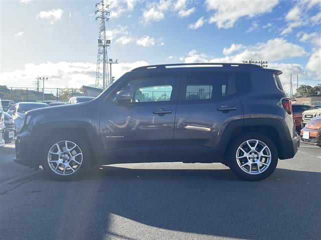 ジープ・レネゲード リミテッド 純正ナビ 地デジTV 前車追従クルーズコントロール クラッシュミティゲーション レザーシート 純正16インチAW LEDヘッドライト スマートキー スペアキー 保証書 取説 ワンオーナー(31枚目)