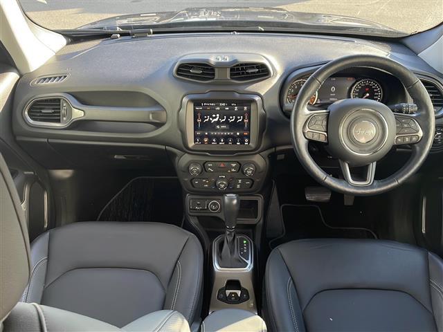 ジープ・レネゲード リミテッド 純正ナビ 地デジTV 前車追従クルーズコントロール クラッシュミティゲーション レザーシート 純正16インチAW LEDヘッドライト スマートキー スペアキー 保証書 取説 ワンオーナー(42枚目)