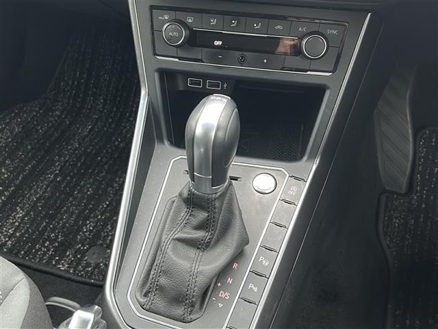 ポロ TSIハイライン /プッシュスタート/スマートキー/純正ナビ/フルセグTV/MSV/BTオーディオ/DVD/バーチャルコックピット/ACC/パドルシフト/パーキングアシスト/前後ドライブレコーダー(8枚目)