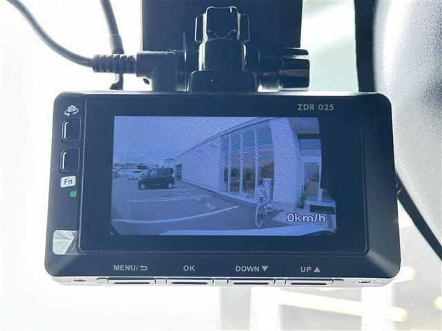 タント カスタムＲＳ　純正ディスプレイオーディオ　ＥＴＣ　ドライブレコーダー　バックカメラ　アラウンドビューモニター　シートヒーター　両側パワースライドドア　電動パーキングブレーキ　ブレーキホールド　コーナーセンサー（5枚目）