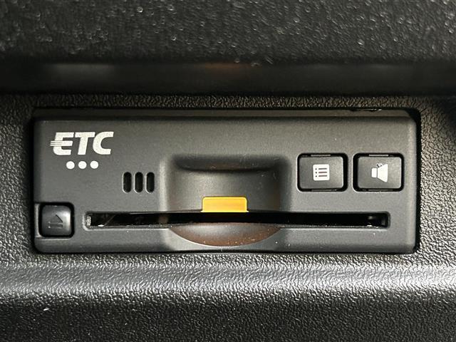 ジムニー XC 純正ナビ BTオーディオ フルセグテレビ CD/DVD再生機能 USBポート バックカメラ ETC 前席シートヒーター LEDヘッドライト オートライト フォグランプ 純正16インチAW ドアバイザー(6枚目)