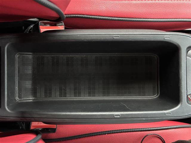 ＭＩＮＩ クーパーＳ　純正ＨＤＤナビ　Ｂｌｕｅｔｏｏｔｈ接続　ＵＳＢ入力端子　ＡＵＸ　シートカバー　アイドリングストップ　横滑り防止装置　純正ゴムマット　ＬＥＤヘッドライト　スマートキー　純正アルミホイール　ＭＴモードＡＴ（24枚目）