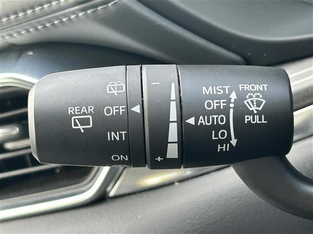 【オートワイパー（ＡＵＴＯ）】雨が降り出した時に、雨滴検出用センサー（レインセンサー）が雨滴を感知すると、自動でワイパーが動作します。