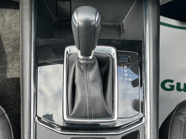 【シフトレバー】シフトの操作がしやすく快適なドライブを楽しんでいただけます。