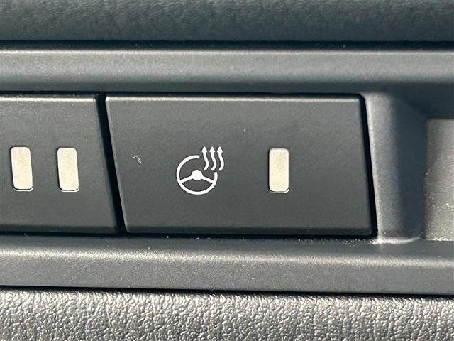 【ステアリングヒーター】冬場の寒い日に手がかじかみながら運転するのはツライですよね。でも、これがあれば安心です！ハンドルのグリップ部がじわっと暖かくなって心までポカポカします。