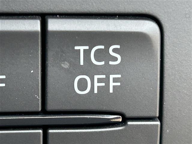 【トラクションコントロールシステム（ＴＣＳ）】水にぬれた路面や雪道などのすべりやすい路面での発進や旋回加速時に起こる駆動輪の空転を防ぎ、適切な駆動力と操縦性を確保します！