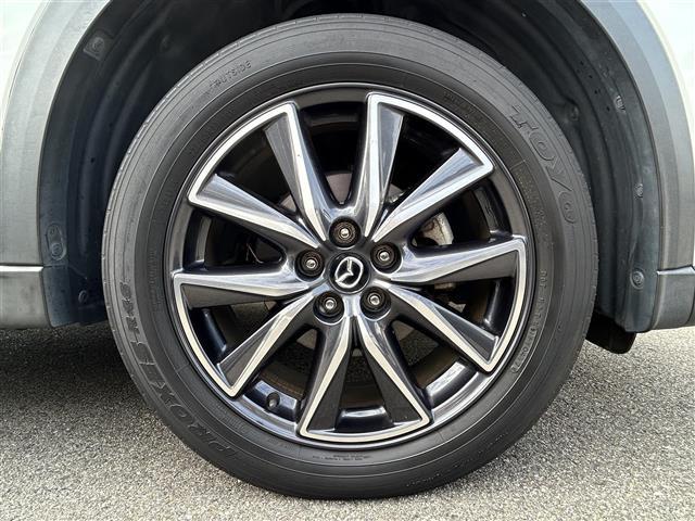 【純正アルミホイール】純正の専用アルミホイールが足元を飾ります！ＩＤＯＭでは、社外アルミホイールや、スタッドレスタイヤも取扱いしております。ぜひご相談ください。