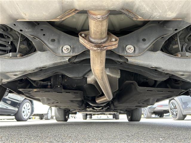 【下廻り】目立つ錆や、オイル漏れもなく安心です。掲載箇所以外にご希望の写真がございましたら、お気軽にお問い合わせ下さい！メールや郵送でお送りさせていただきます。