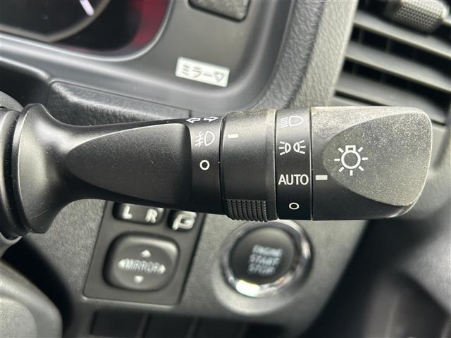 ハイエースバン ロングスーパーＧＬ　社外ナビ　Ｂｌｕｅｔｏｏｔｈ　フルセグＴＶ　バックカメラ　ＣＤ／ＤＶＤ　ステアリングリモコン　フォグランプ　ビルトインＥＴＣ　両側スライドドア　コーナーセンサー　オートライト　ＵＳＢ入力端子（9枚目）