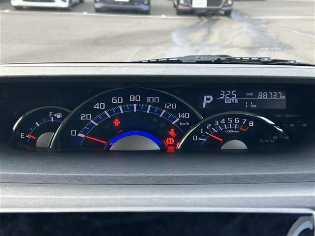 タント カスタムＲＳ　トップエディションＳＡＩＩ　純正７インチナビ　Ｂｌｕｅｔｏｏｔｈ接続　フルセグ　両側パワースライドドア　バックカメラ　ＥＴＣ　ＵＳＢ入力端子　ベンチシート　ドアバイザー　ＬＥＤヘッドライト　横滑り防止装置　スマートキー（11枚目）