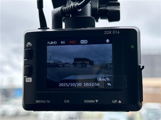 ライズ Ｚ　純正９インチナビ　Ｂｌｕｅｔｏｏｔｈ　フルセグ　シートヒーター　全方位カメラ　ＨＤＭＩ　ＵＳＢ　純正アルミホイール　ドラレコ　レーンキープアシスト　パーキングアシスト　ビルトインＥＴＣ　スマートキー（6枚目）