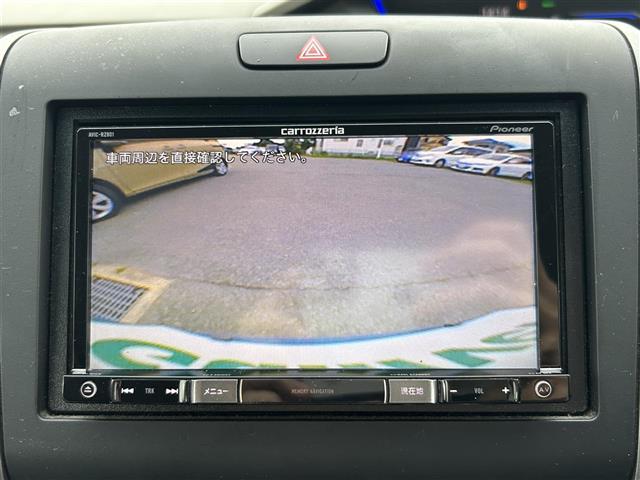 フリードハイブリッド ハイブリッド・Ｇホンダセンシング　ナビ　Ｂｌｕｅｔｏｏｔｈ　フルセグ　ＦＭ／ＡＭ　ＣＤ／ＤＶＤ　リアモニター　両側パワースライド　純正フロアマット　プッシュスタート　衝突軽減ブレーキ　スマートキー　オートライト　ＬＥＤヘッドライト（4枚目）