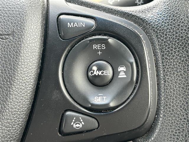 フリードハイブリッド ハイブリッド・Ｇホンダセンシング　ナビ　Ｂｌｕｅｔｏｏｔｈ　フルセグ　ＦＭ／ＡＭ　ＣＤ／ＤＶＤ　リアモニター　両側パワースライド　純正フロアマット　プッシュスタート　衝突軽減ブレーキ　スマートキー　オートライト　ＬＥＤヘッドライト（10枚目）