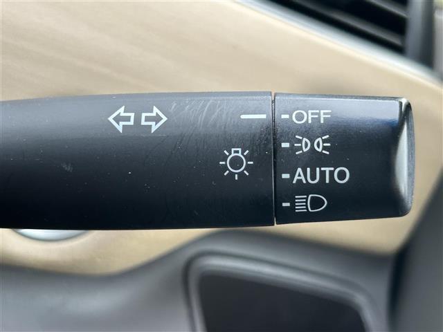 フリードハイブリッド ハイブリッド・Ｇホンダセンシング　ナビ　Ｂｌｕｅｔｏｏｔｈ　フルセグ　ＦＭ／ＡＭ　ＣＤ／ＤＶＤ　リアモニター　両側パワースライド　純正フロアマット　プッシュスタート　衝突軽減ブレーキ　スマートキー　オートライト　ＬＥＤヘッドライト（12枚目）