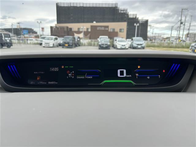 フリードハイブリッド ハイブリッド・Ｇホンダセンシング　ナビ　Ｂｌｕｅｔｏｏｔｈ　フルセグ　ＦＭ／ＡＭ　ＣＤ／ＤＶＤ　リアモニター　両側パワースライド　純正フロアマット　プッシュスタート　衝突軽減ブレーキ　スマートキー　オートライト　ＬＥＤヘッドライト（13枚目）