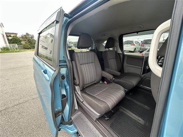 フリードハイブリッド ハイブリッド・Ｇホンダセンシング　ナビ　Ｂｌｕｅｔｏｏｔｈ　フルセグ　ＦＭ／ＡＭ　ＣＤ／ＤＶＤ　リアモニター　両側パワースライド　純正フロアマット　プッシュスタート　衝突軽減ブレーキ　スマートキー　オートライト　ＬＥＤヘッドライト（27枚目）