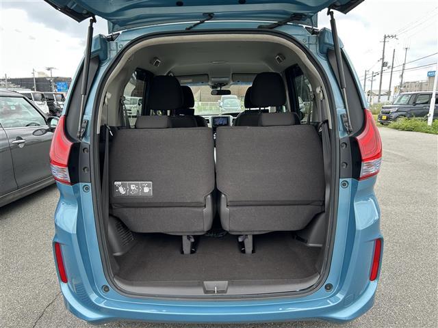 フリードハイブリッド ハイブリッド・Ｇホンダセンシング　ナビ　Ｂｌｕｅｔｏｏｔｈ　フルセグ　ＦＭ／ＡＭ　ＣＤ／ＤＶＤ　リアモニター　両側パワースライド　純正フロアマット　プッシュスタート　衝突軽減ブレーキ　スマートキー　オートライト　ＬＥＤヘッドライト（30枚目）