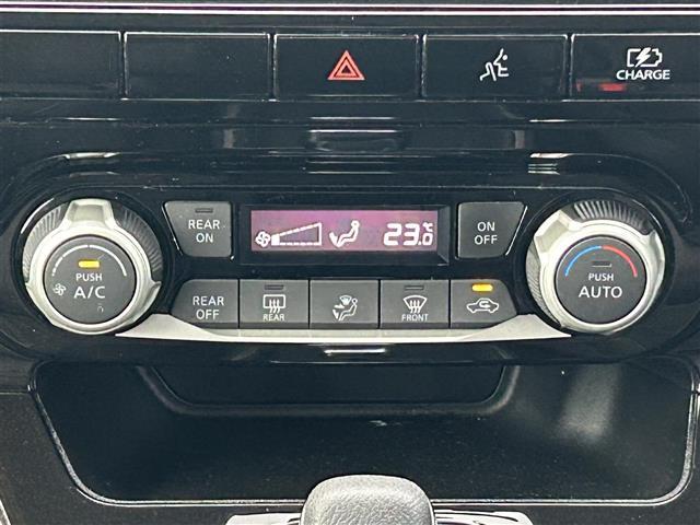 セレナ e-パワー ハイウェイスター 純正9インチナビ フルセグTV BTオーディオ CD/DVD バックカメラ ETC プッシュスタート 純正フロアマット LEDライト オートライト FOGランプ ライトレベライザー スペアキー(12枚目)