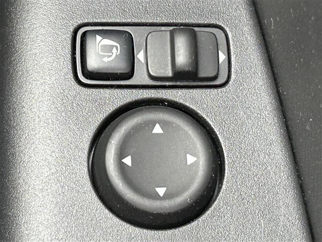 セレナ e-パワー ハイウェイスター 純正9インチナビ フルセグTV BTオーディオ CD/DVD バックカメラ ETC プッシュスタート 純正フロアマット LEDライト オートライト FOGランプ ライトレベライザー スペアキー(14枚目)