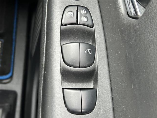 セレナ e-パワー ハイウェイスター 純正9インチナビ フルセグTV BTオーディオ CD/DVD バックカメラ ETC プッシュスタート 純正フロアマット LEDライト オートライト FOGランプ ライトレベライザー スペアキー(15枚目)