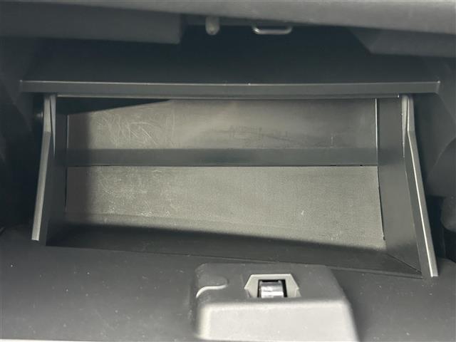 セレナ e-パワー ハイウェイスター 純正9インチナビ フルセグTV BTオーディオ CD/DVD バックカメラ ETC プッシュスタート 純正フロアマット LEDライト オートライト FOGランプ ライトレベライザー スペアキー(20枚目)