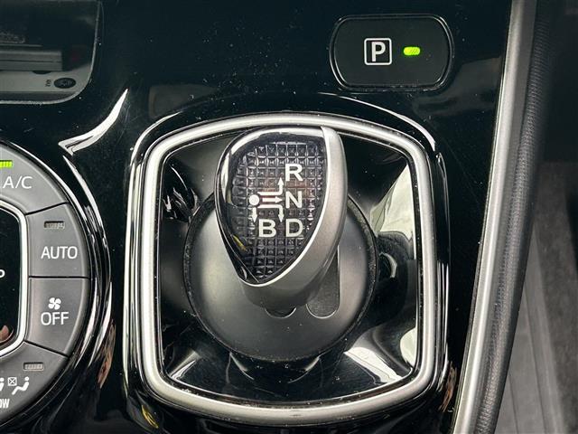 エスクァイア ハイブリッドGi 純正10.5インチナビ フルセグTV BTオーディオ バックカメラ ETC 前席シートヒーター モデリスタエアロ 両側パワスラ LEDヘッドライト オートライト スマートキー レーンキープアシスト(14枚目)