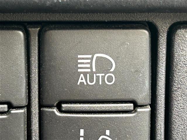 エスクァイア ハイブリッドGi 純正10.5インチナビ フルセグTV BTオーディオ バックカメラ ETC 前席シートヒーター モデリスタエアロ 両側パワスラ LEDヘッドライト オートライト スマートキー レーンキープアシスト(20枚目)