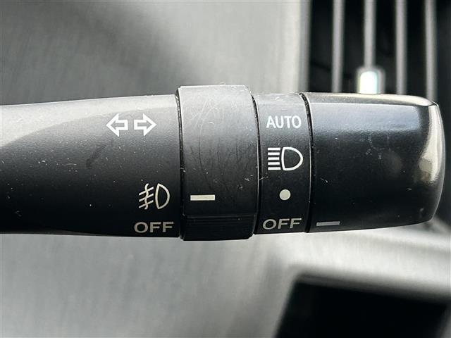 プリウスアルファ G ワンオーナー/純正ナビ/BT/フルセグ/USBポート/ETC/オートライト/純正フロアマット/純正ドアバイザー/フォグランプ/プッシュスタート/スマートキー/スペアキー(10枚目)