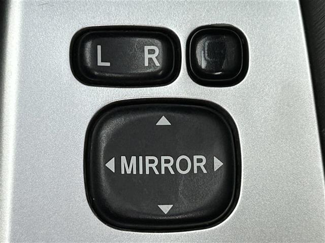 プリウスアルファ G ワンオーナー/純正ナビ/BT/フルセグ/USBポート/ETC/オートライト/純正フロアマット/純正ドアバイザー/フォグランプ/プッシュスタート/スマートキー/スペアキー(16枚目)