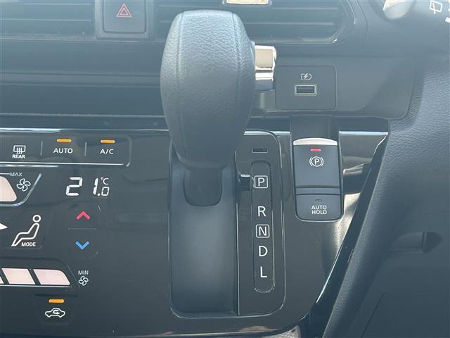 デイズ ハイウェイスター X プロパイロットエディション 純正9インチナビ アラウンドビューモニター フルセグTV BTオーディオ CD/DVD AUX プロパイロット ステアリングスイッチ ETC 純正フロアマット 純正ドアバイザー LEDヘッドライト(13枚目)