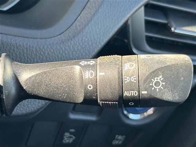 エスクァイア ハイブリッドGi 純正ナビ Bluetooth フルセグ シートヒーター バックカメラ 置き型充電 クルーズコントロール 衝突軽減ブレーキ 両側パワースライド ドアバイザー オートライト フォグランプ スマートキー(12枚目)