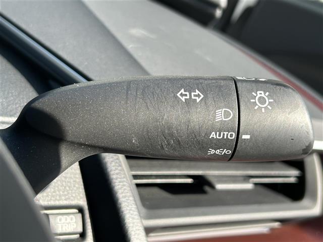 プリウス Z メーカーOPナビ モデリスタエアロ 全方位カメラ パノラマルーフ デジタルインナーミラー トヨタセーフティセンス ビルトインETC2.0 BSM シートヒーター エアーシート 電動リアゲート(8枚目)