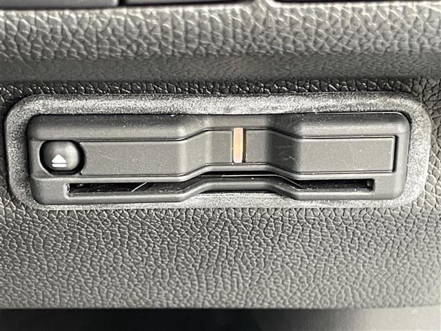 フリードハイブリッド ハイブリッド・クロスター 純正9インチプレミアムインターナビ Bluetooth フルセグ HDMI アップルカープレイ CD/DVD 純正15.6インチフリップダウン ETC 両側パワースライド ハーフレザーシート(5枚目)