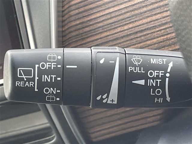 フリードハイブリッド ハイブリッド・クロスター 純正9インチプレミアムインターナビ Bluetooth フルセグ HDMI アップルカープレイ CD/DVD 純正15.6インチフリップダウン ETC 両側パワースライド ハーフレザーシート(13枚目)