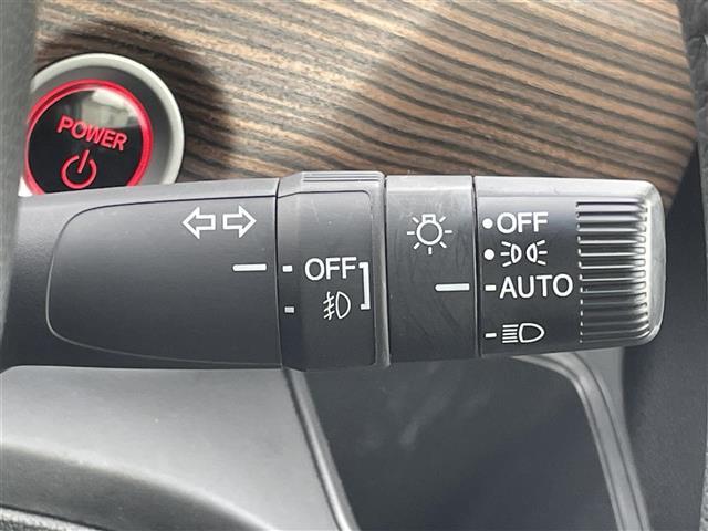 フリードハイブリッド ハイブリッド・クロスター 純正9インチプレミアムインターナビ Bluetooth フルセグ HDMI アップルカープレイ CD/DVD 純正15.6インチフリップダウン ETC 両側パワースライド ハーフレザーシート(14枚目)