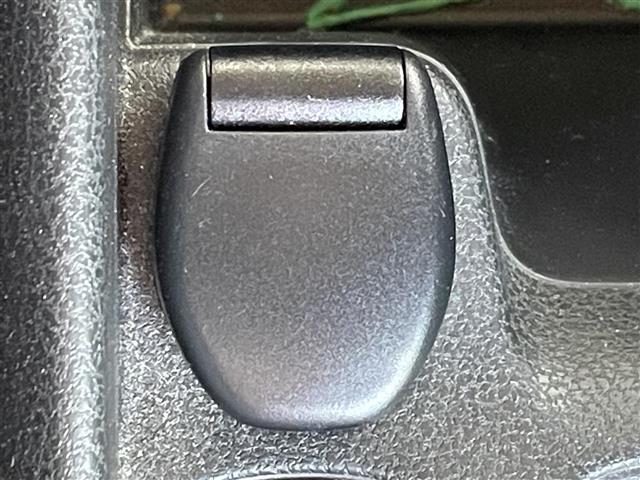 ノート X Vセレクション+セーフティ 純正オーディオ CD/DVD AUX ETC 全方位カメラ スマージェンシーブレーキ 純正フロアマット 純正バイザー ヘッドライトべライザー スマートキー レーンキープアシスト 横滑り防止装置(3枚目)