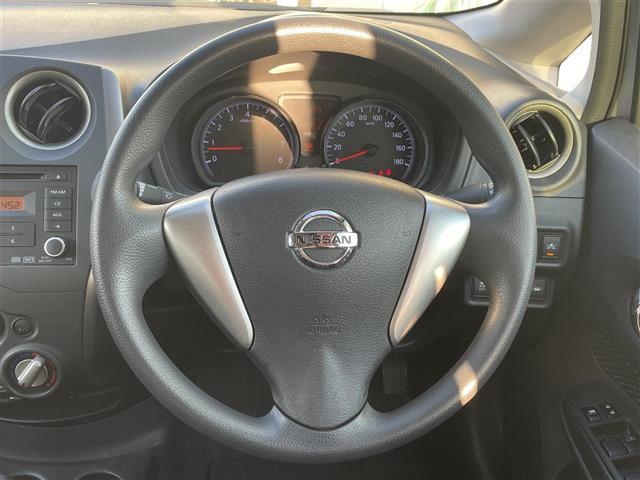 ノート X Vセレクション+セーフティ 純正オーディオ CD/DVD AUX ETC 全方位カメラ スマージェンシーブレーキ 純正フロアマット 純正バイザー ヘッドライトべライザー スマートキー レーンキープアシスト 横滑り防止装置(4枚目)