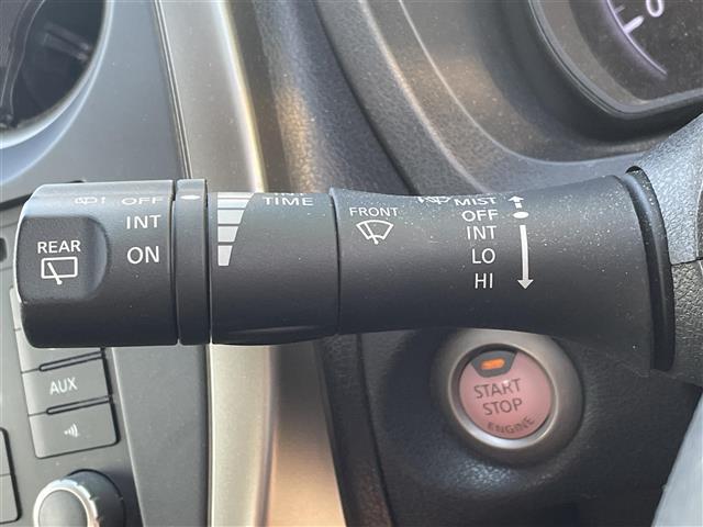 ノート X Vセレクション+セーフティ 純正オーディオ CD/DVD AUX ETC 全方位カメラ スマージェンシーブレーキ 純正フロアマット 純正バイザー ヘッドライトべライザー スマートキー レーンキープアシスト 横滑り防止装置(5枚目)