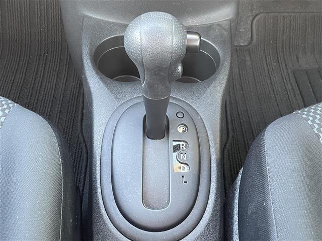 ノート X Vセレクション+セーフティ 純正オーディオ CD/DVD AUX ETC 全方位カメラ スマージェンシーブレーキ 純正フロアマット 純正バイザー ヘッドライトべライザー スマートキー レーンキープアシスト 横滑り防止装置(9枚目)