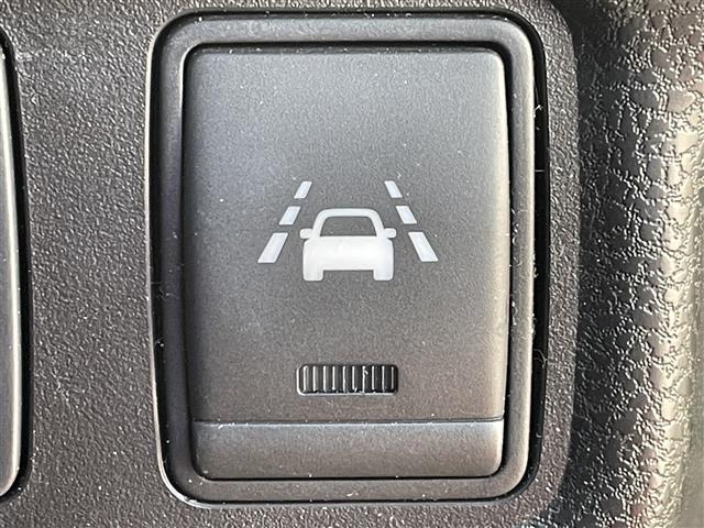 ノート X Vセレクション+セーフティ 純正オーディオ CD/DVD AUX ETC 全方位カメラ スマージェンシーブレーキ 純正フロアマット 純正バイザー ヘッドライトべライザー スマートキー レーンキープアシスト 横滑り防止装置(13枚目)