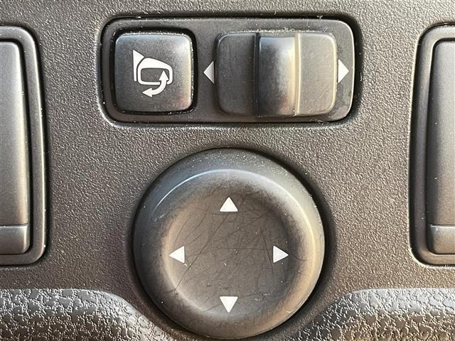 ノート X Vセレクション+セーフティ 純正オーディオ CD/DVD AUX ETC 全方位カメラ スマージェンシーブレーキ 純正フロアマット 純正バイザー ヘッドライトべライザー スマートキー レーンキープアシスト 横滑り防止装置(16枚目)