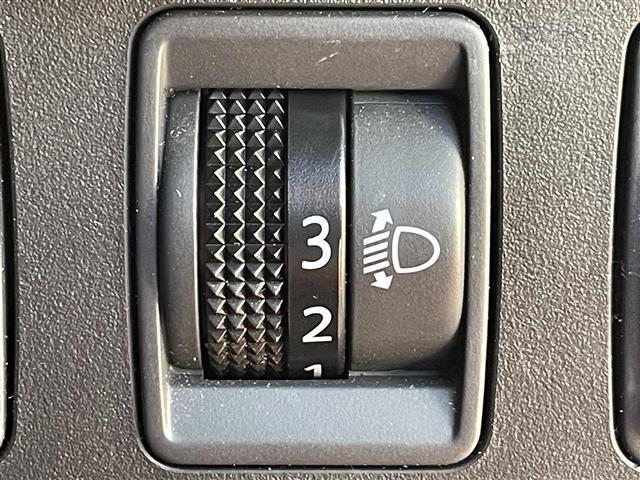 ノート X Vセレクション+セーフティ 純正オーディオ CD/DVD AUX ETC 全方位カメラ スマージェンシーブレーキ 純正フロアマット 純正バイザー ヘッドライトべライザー スマートキー レーンキープアシスト 横滑り防止装置(17枚目)