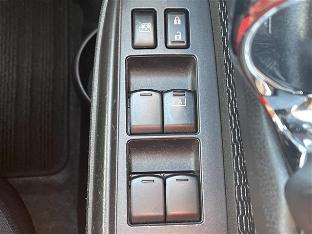 ノート X Vセレクション+セーフティ 純正オーディオ CD/DVD AUX ETC 全方位カメラ スマージェンシーブレーキ 純正フロアマット 純正バイザー ヘッドライトべライザー スマートキー レーンキープアシスト 横滑り防止装置(18枚目)