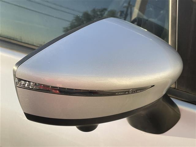 ノート X Vセレクション+セーフティ 純正オーディオ CD/DVD AUX ETC 全方位カメラ スマージェンシーブレーキ 純正フロアマット 純正バイザー ヘッドライトべライザー スマートキー レーンキープアシスト 横滑り防止装置(25枚目)