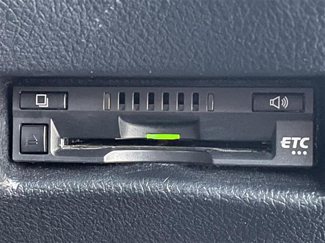 シエンタ ハイブリッドＧ　クエロ　純正７インチＳＤナビ　両側パワースライドドア　バックカメラ　フルセグＴＶ　シートヒーター　トヨタセーフティセンス　純正フロアマット　ステアリングリモコン　ＣＤ／ＤＶＤ　ハーフレザー　Ｂｌｕｅｔｏｏｔｈ（6枚目）