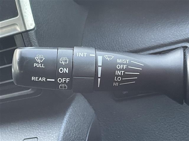 シエンタ ハイブリッドＧ　クエロ　純正７インチＳＤナビ　両側パワースライドドア　バックカメラ　フルセグＴＶ　シートヒーター　トヨタセーフティセンス　純正フロアマット　ステアリングリモコン　ＣＤ／ＤＶＤ　ハーフレザー　Ｂｌｕｅｔｏｏｔｈ（8枚目）