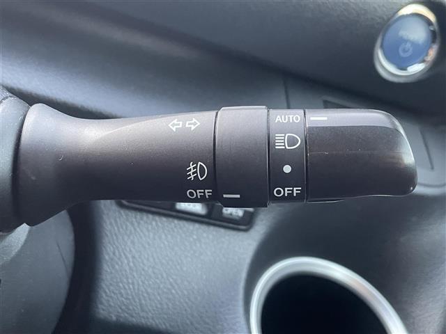 シエンタ ハイブリッドＧ　クエロ　純正７インチＳＤナビ　両側パワースライドドア　バックカメラ　フルセグＴＶ　シートヒーター　トヨタセーフティセンス　純正フロアマット　ステアリングリモコン　ＣＤ／ＤＶＤ　ハーフレザー　Ｂｌｕｅｔｏｏｔｈ（9枚目）